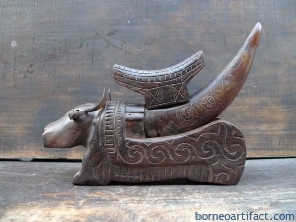 TORA TORA TORAJA Old Jewelry / Medicine Box CATTLE HORN Ancestral Statue Figure