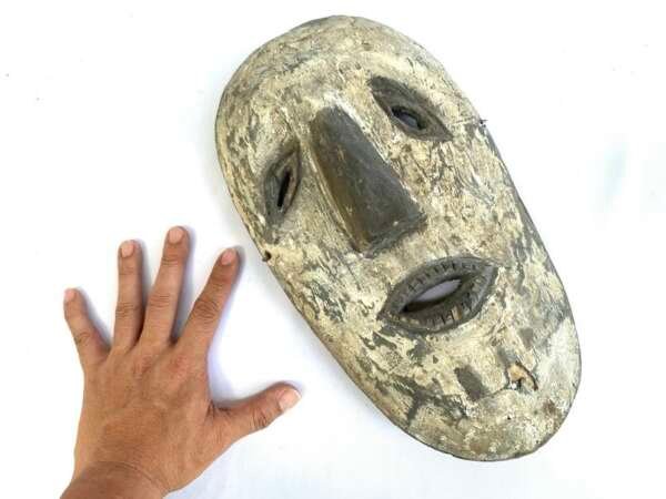 Borneo Tribal Mask 325mm White Ghost Masque Home Bar Pub Wall Hanging Halloween