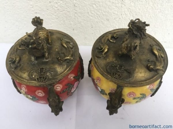 ONE PAIR BUDDHIST Feng Shui Box Ceramic Brass Dragon Foo Dog Container Chamber