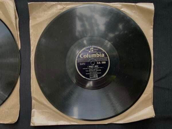 GRAMOPHONE RECORD (6 Disc) Old Vintage Music Song Orchestra THE BEVERLEY SISTERS / (Benjamin/Weiss/Dick) / (Miller/O’Connor) / (Milton Ager / Yallen) / (Hammerstein ll / Kern) / (K.J.Alford) / (Smis-Kosloff) / (Keyes Feaster-McRae-Edwards) / (Strauss, arr. Robert Nestor)