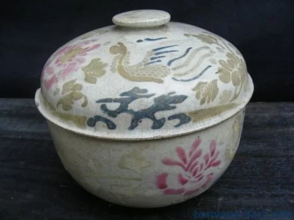 ANTIQUE WHITE CHUPU One & Only Color & pattern Nyonya COVERED JAR BOX Porcelain