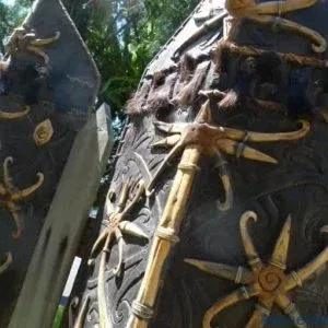 MASSIVEDAYAKSHIELDmmTallBONE&#ANTLERAristocrateBorneoArmorGuard