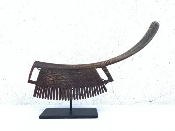 TRIBAL COMB